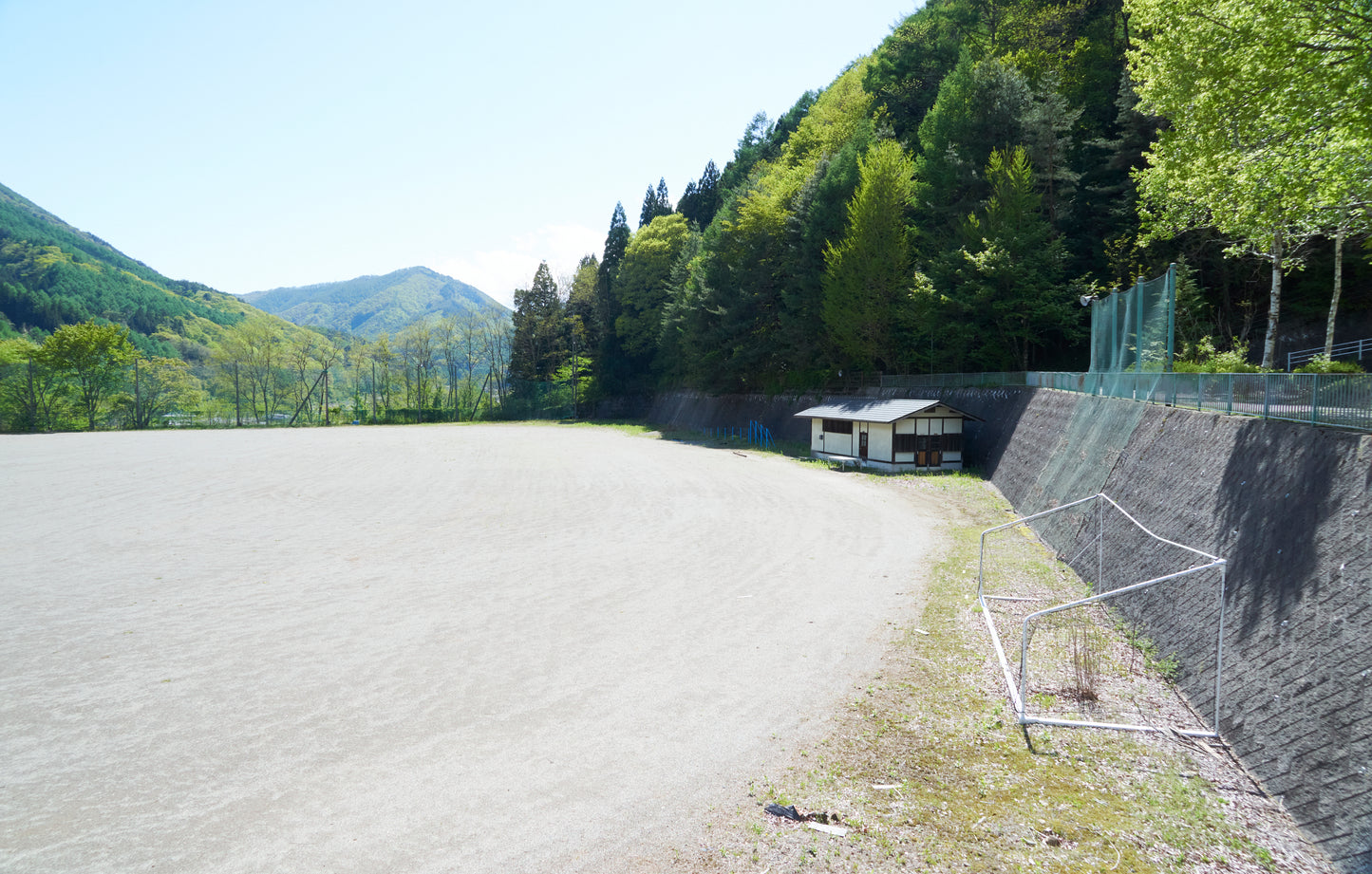 長野県塩尻市の廃中学校