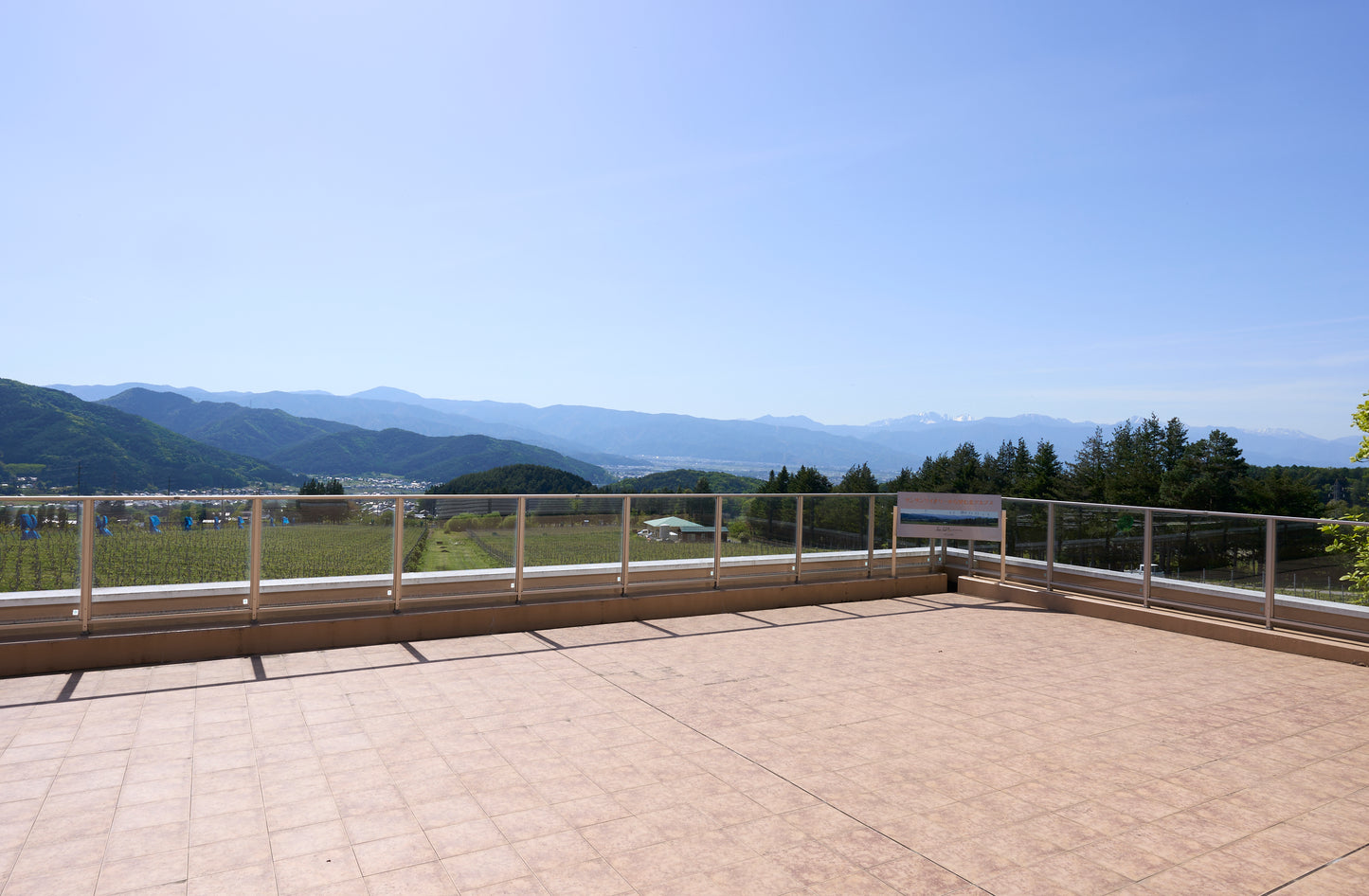 Winery with terrace overlooking the mountains of Shinshu