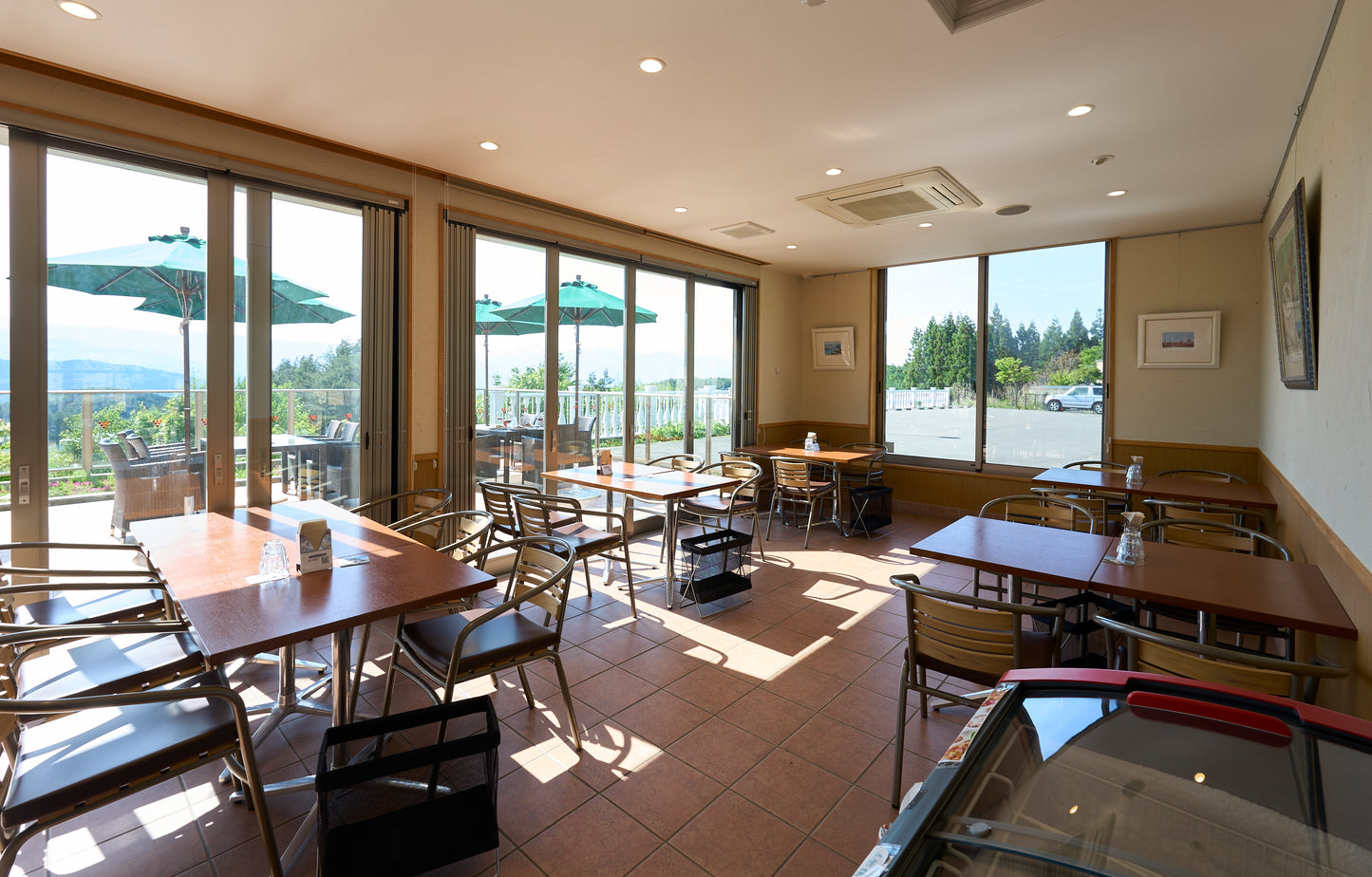 Winery with terrace overlooking the mountains of Shinshu