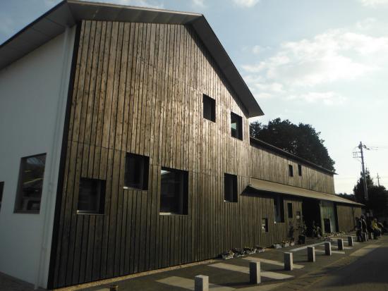 Public facility Makabe Trading Hall with various equipment