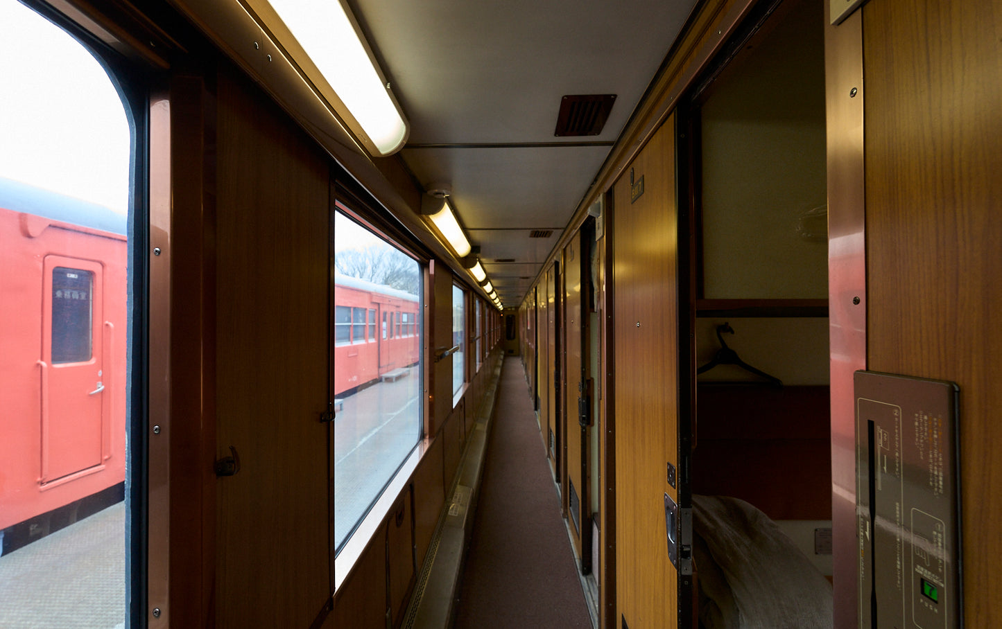 Yumenoba sleeper limited express "Hokutosei" (inside the Hirosawa City)