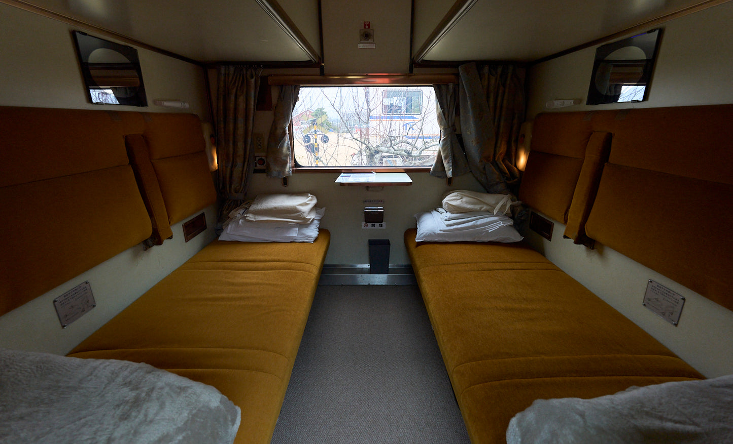 Yumenoba sleeper limited express "Hokutosei" (inside the Hirosawa City)