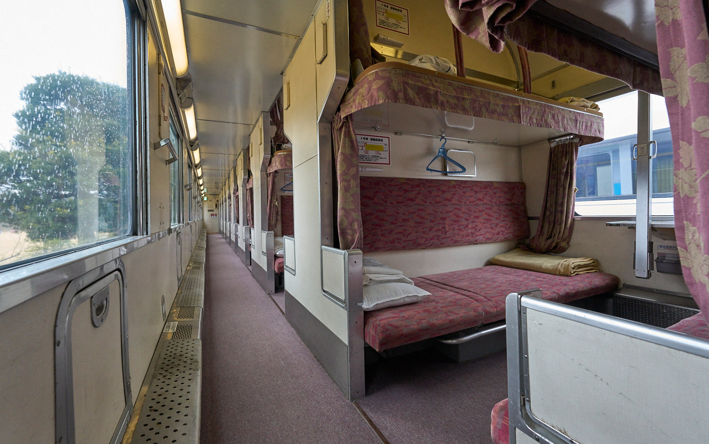 Yumenoba sleeper limited express "Hokutosei" (inside the Hirosawa City)