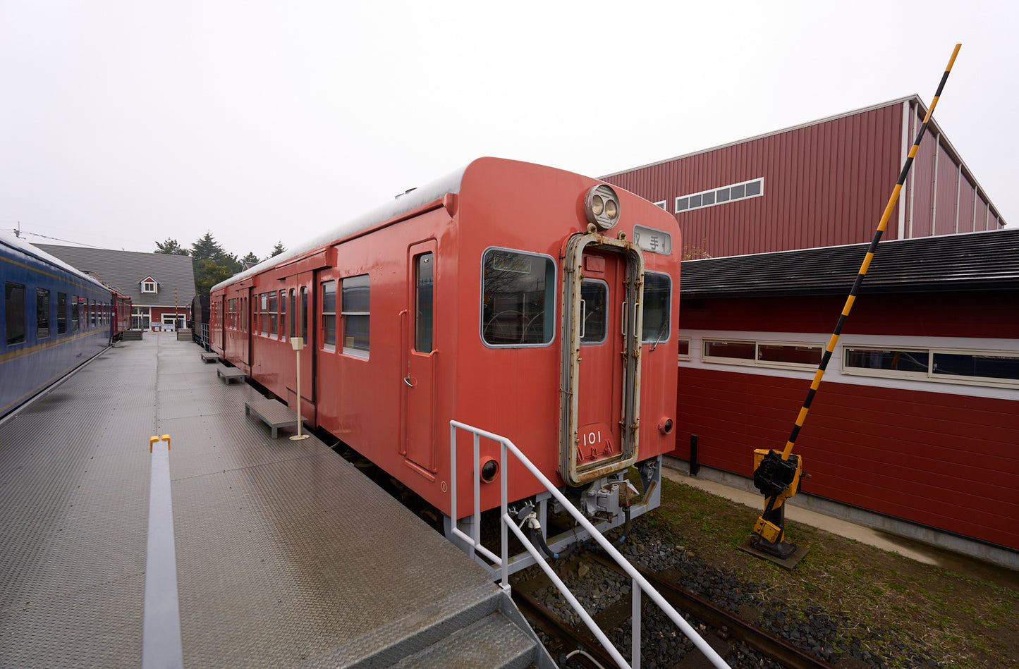 Yumenoba Kiha 100 type (formerly Kiha 30-55 / former Kiha 30-96) (inside the Hirosawa City)