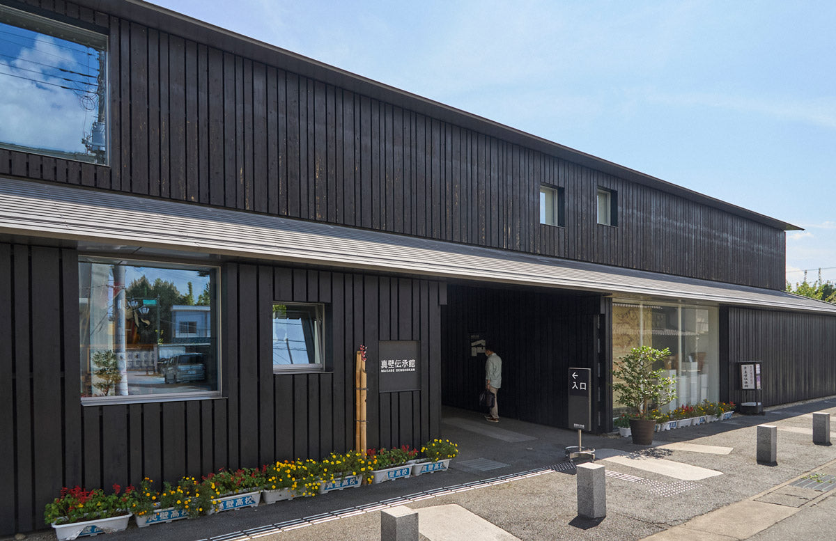 Public facility Makabe Trading Hall with various equipment