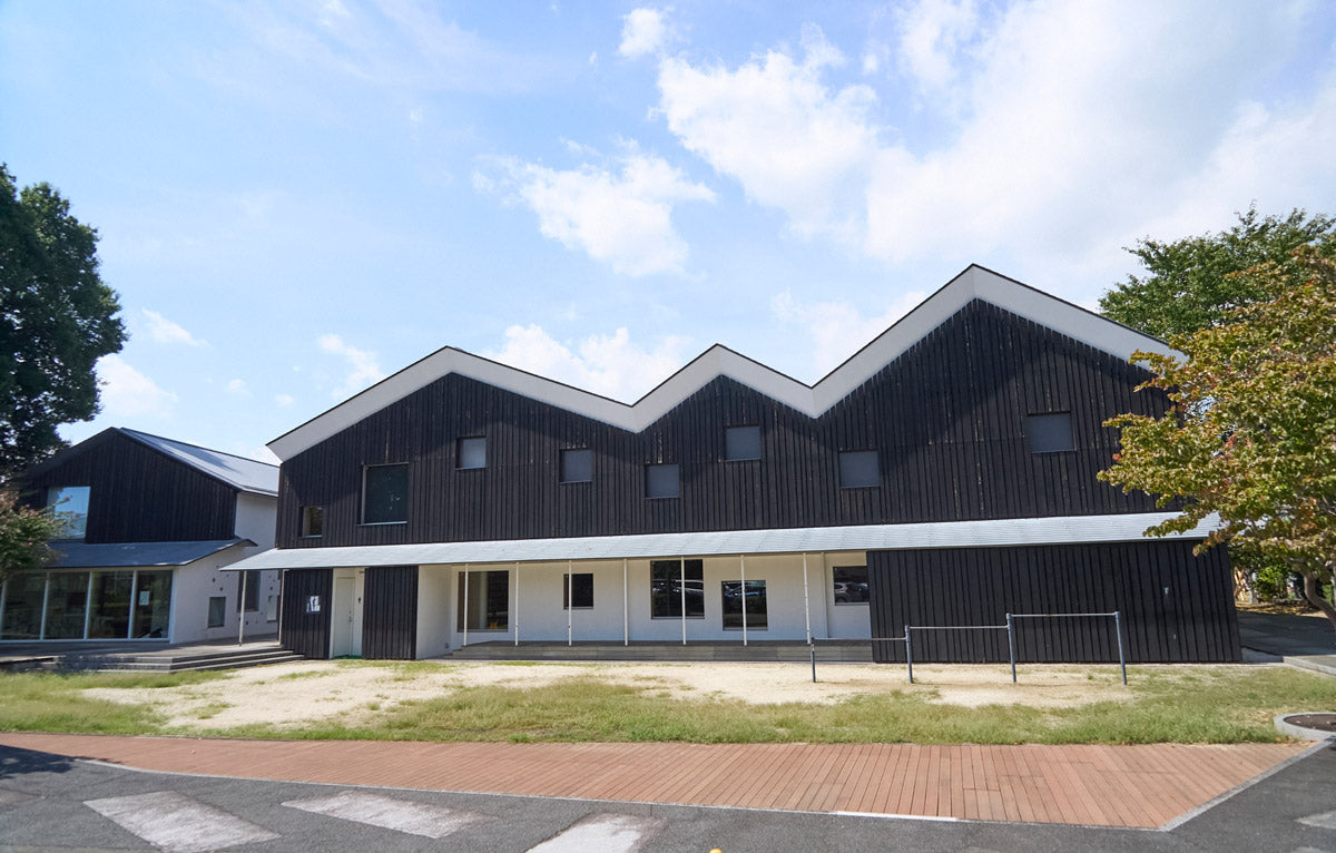 Public facility Makabe Trading Hall with various equipment